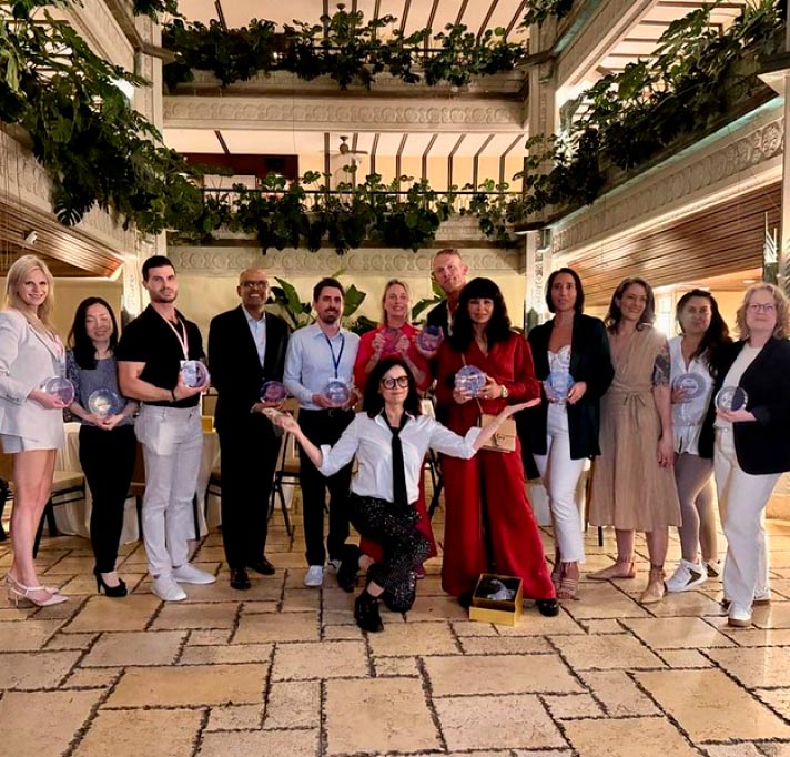 Bunch of people on a big hall